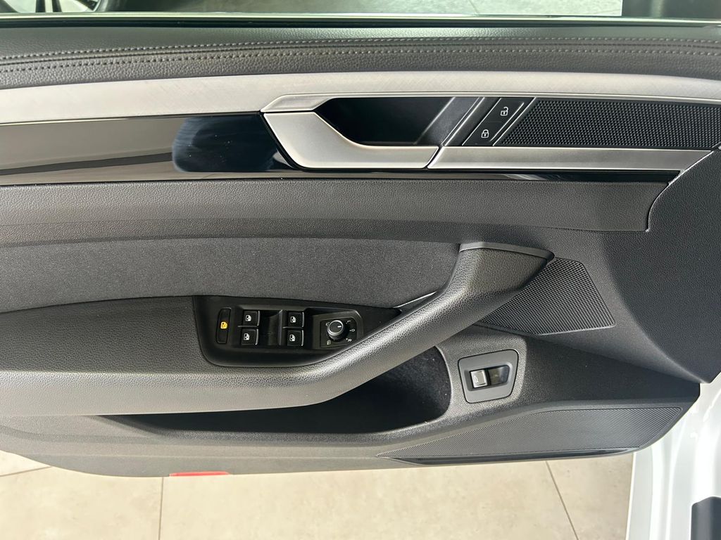 Volkswagen Arteon Lim DSG NAVI*ViCo*ACC*4xSHZ*MFL*PDC*LED*