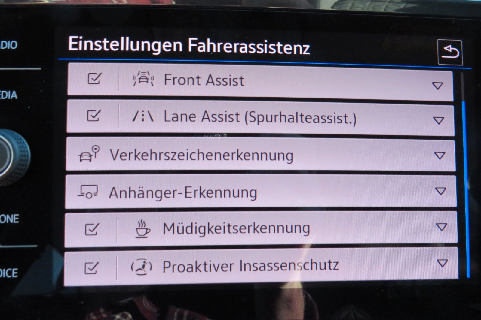 Fahrzeugabbildung Volkswagen Tiguan Life TDI DSG AHK NAVI KAMERA LED ACC GJ