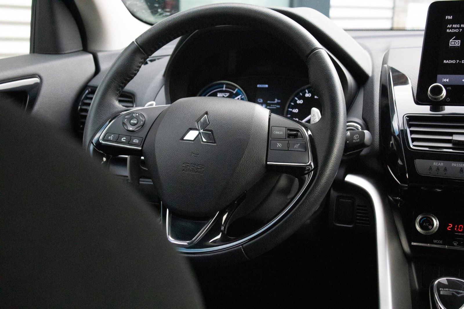 Fahrzeugabbildung Mitsubishi Eclipse Cross 2.4 Basis Plug in Hybrid 4WD Autom