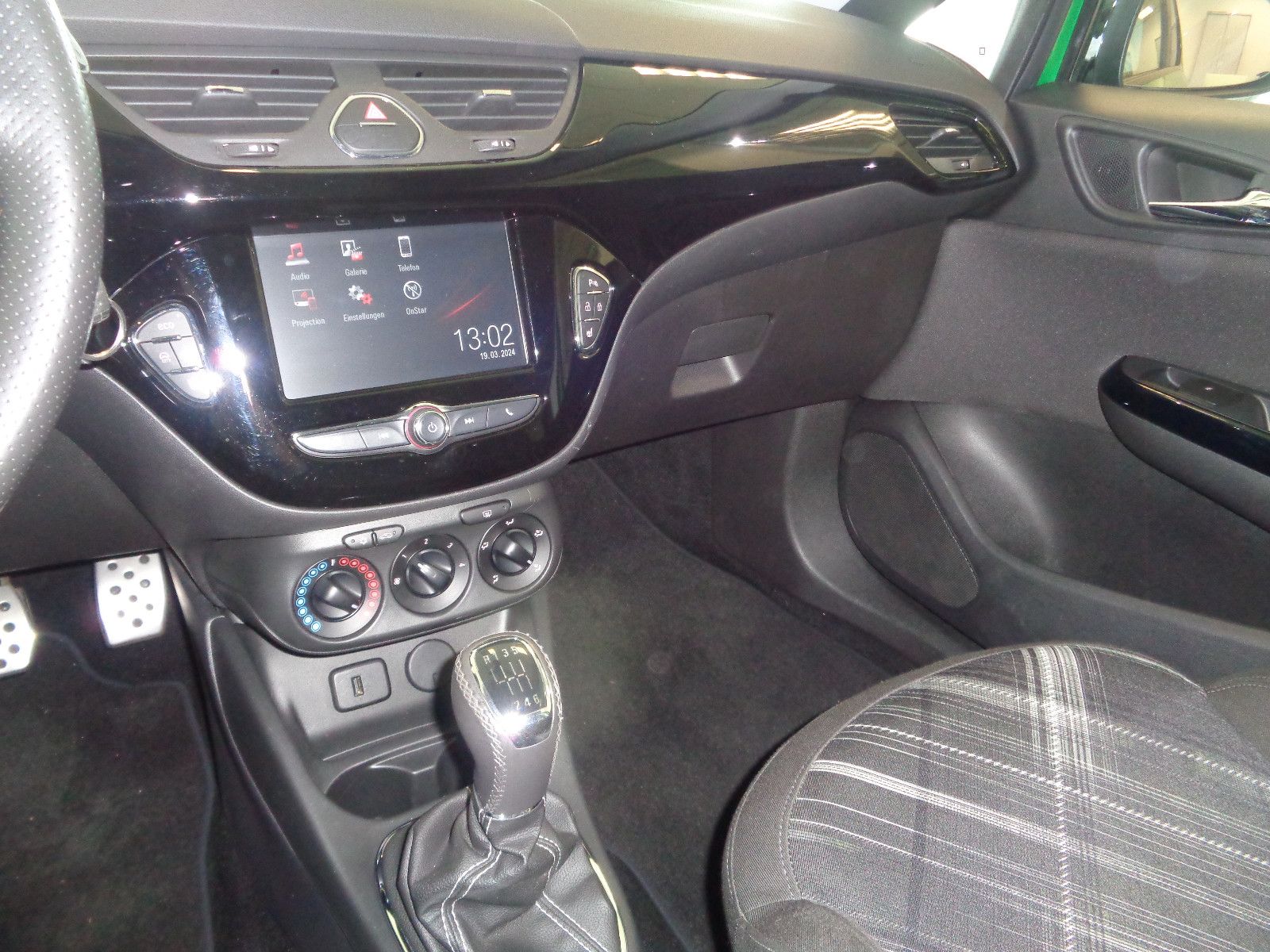 Fahrzeugabbildung Opel Corsa E Color Edition / KLIMA / PDC / GARANTIE