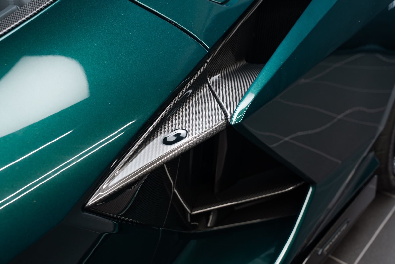 Fahrzeugabbildung Lamborghini Revuelto FULL CARBON/LIFT/PASSENGER/MY 26