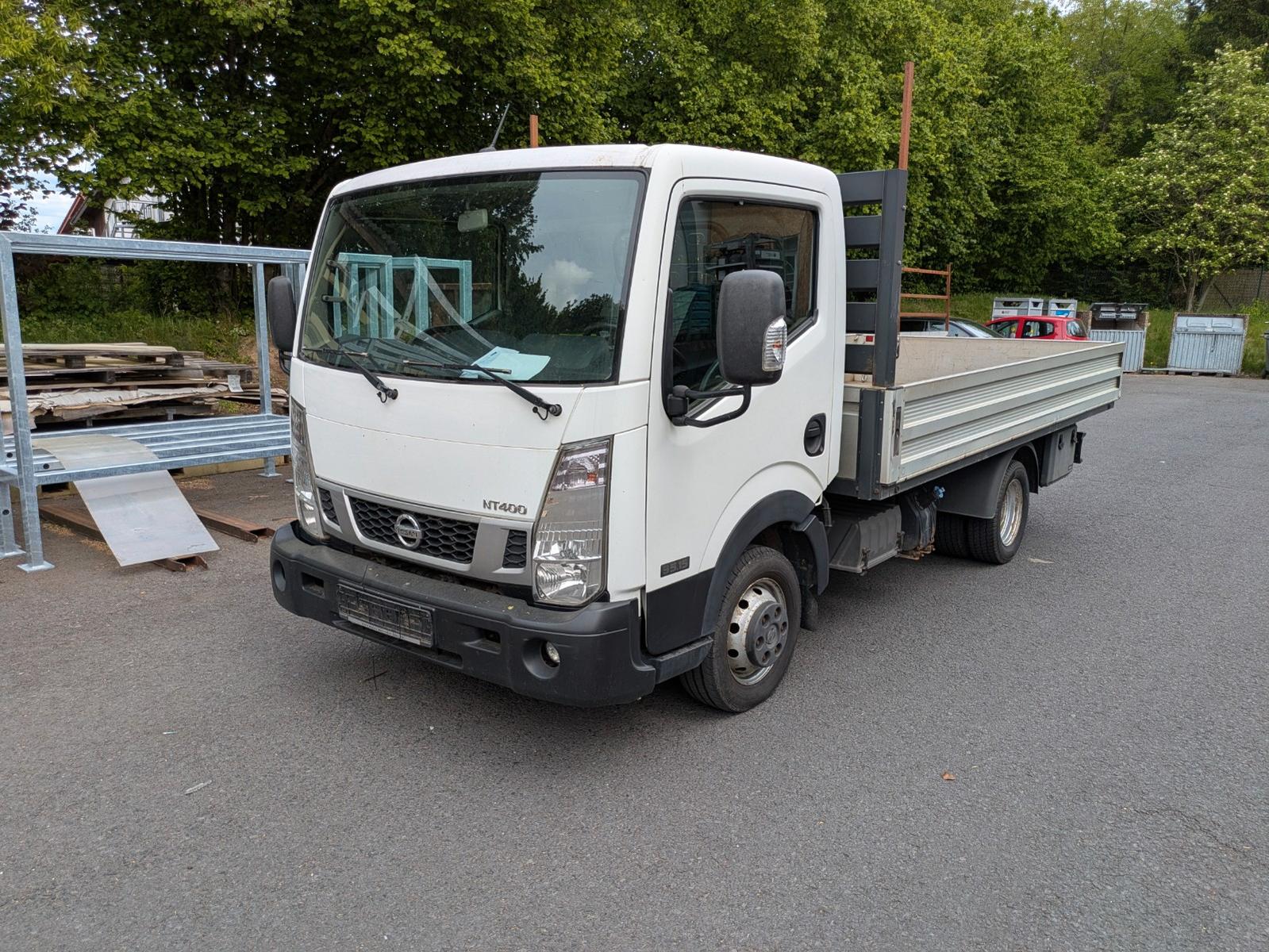 Nissan NT 400