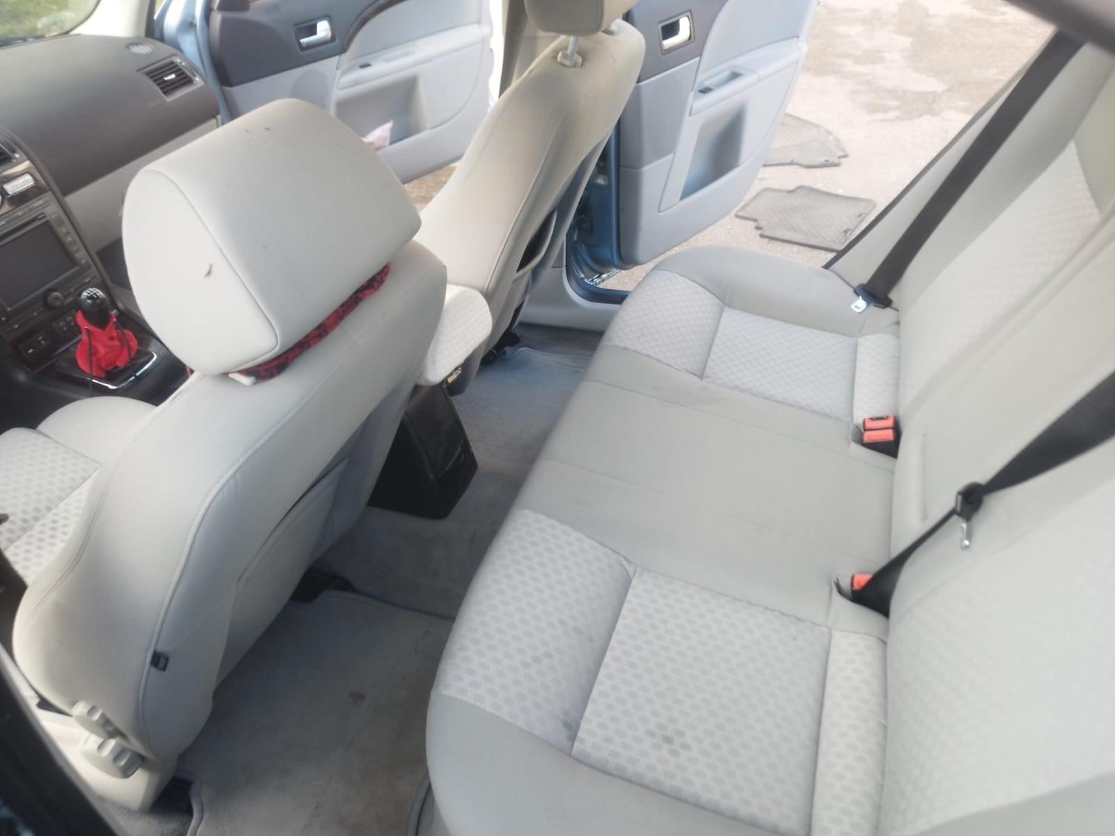 Ford Mondeo 2004 — салон