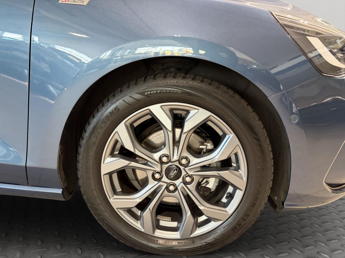 Fahrzeugabbildung Ford Focus Turnier ST-Line X HUD AHK-abn Navi LED ACC