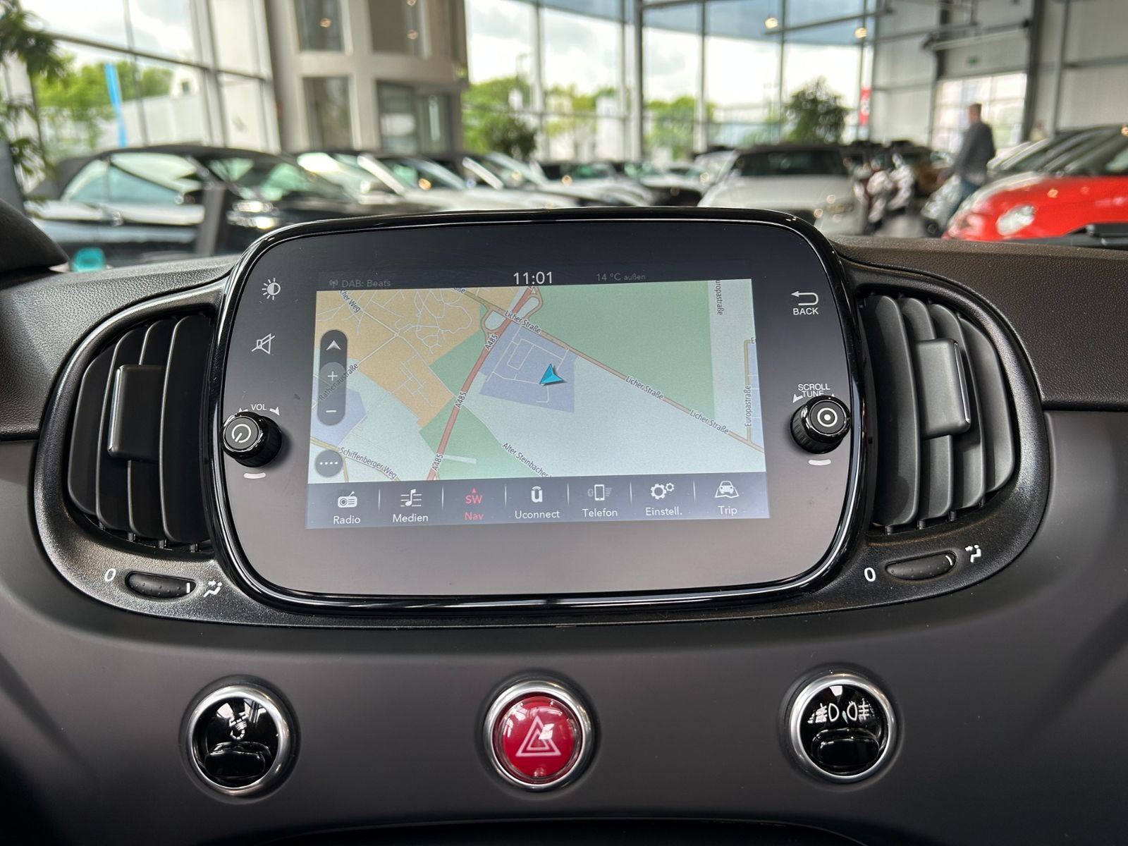 Fahrzeugabbildung Abarth 695C Cabrio Turismo BEATS NAV LEDER ALU