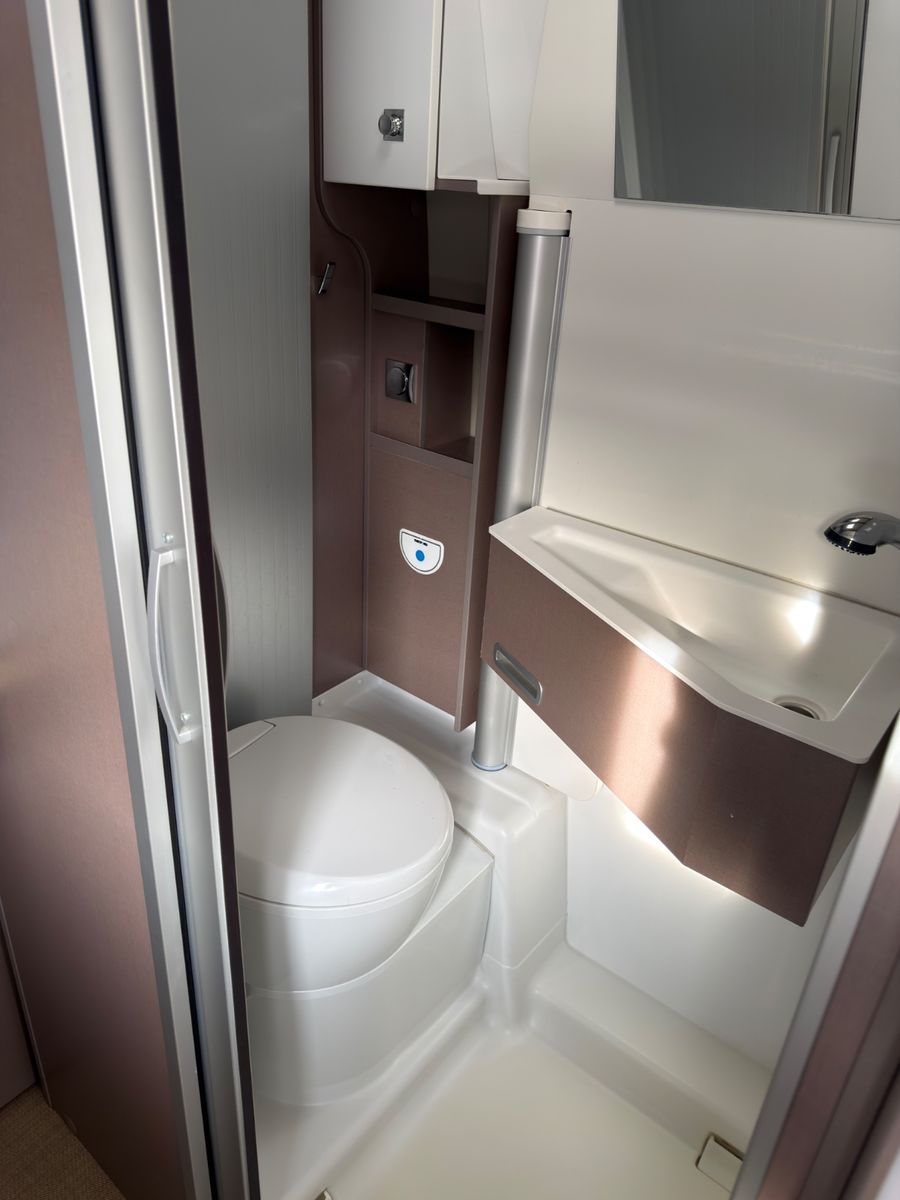 Fahrzeugabbildung Bürstner Eliseo C602|LUFTFAHRWERK|KAMERA|FACELIFT