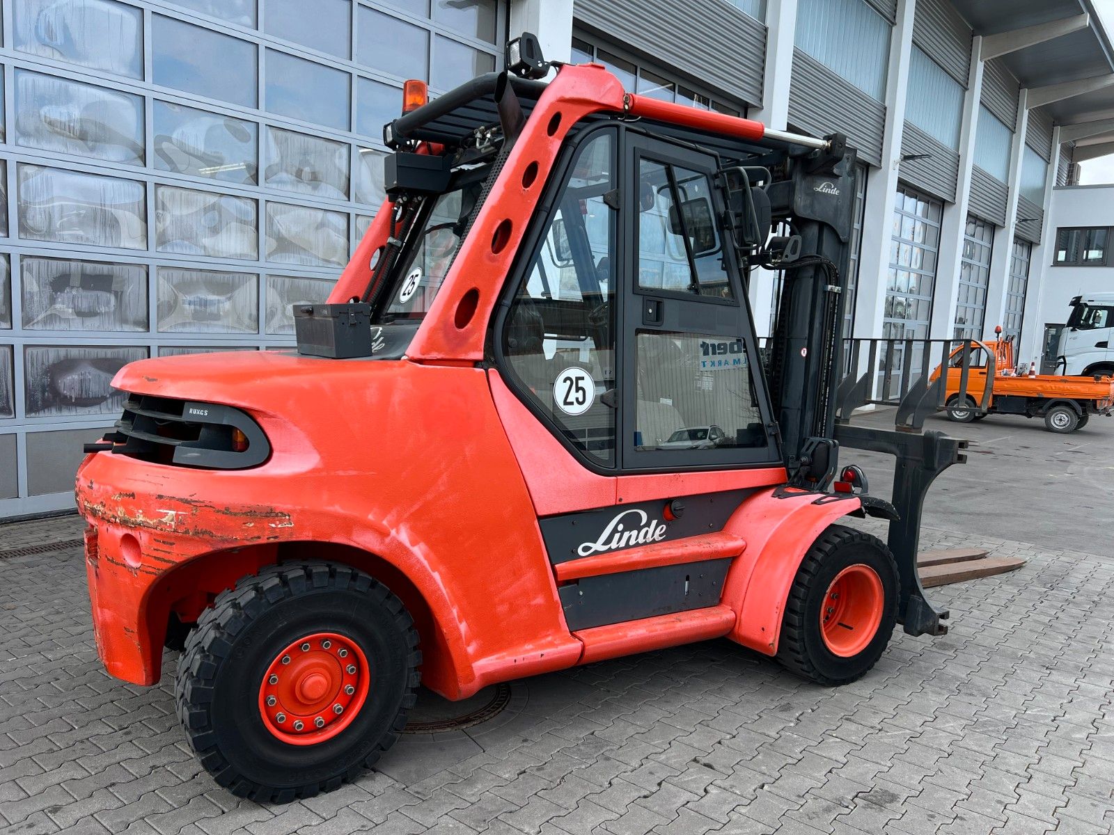 Fahrzeugabbildung Linde H80D-03 /900 / 4,5m / 4.043h / Verstellgerät SS