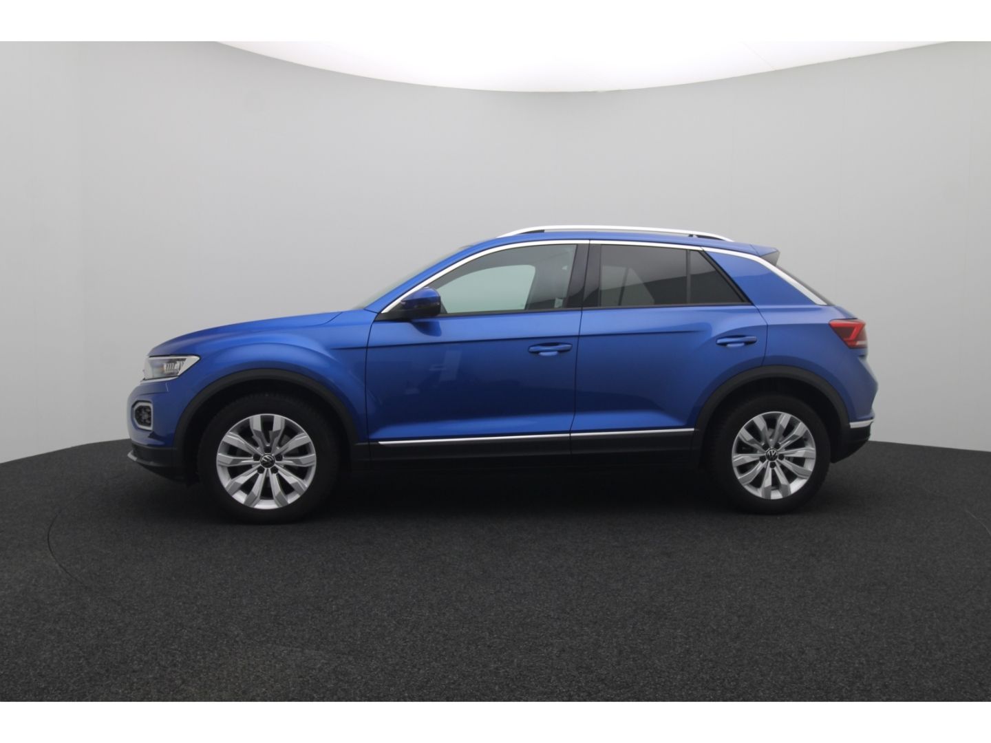 Fahrzeugabbildung Volkswagen T-Roc 1.5 Sport Pano Standheiz ACC SHZ Kamera