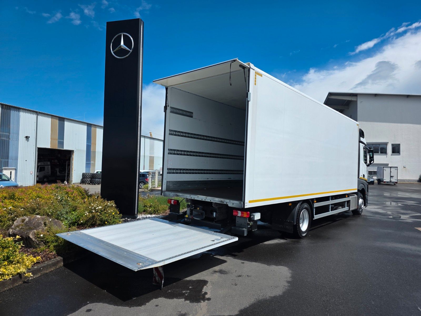 Fahrzeugabbildung Mercedes-Benz Actros 1833 L Retarder 2x Bett LBW Bär 1.500kg