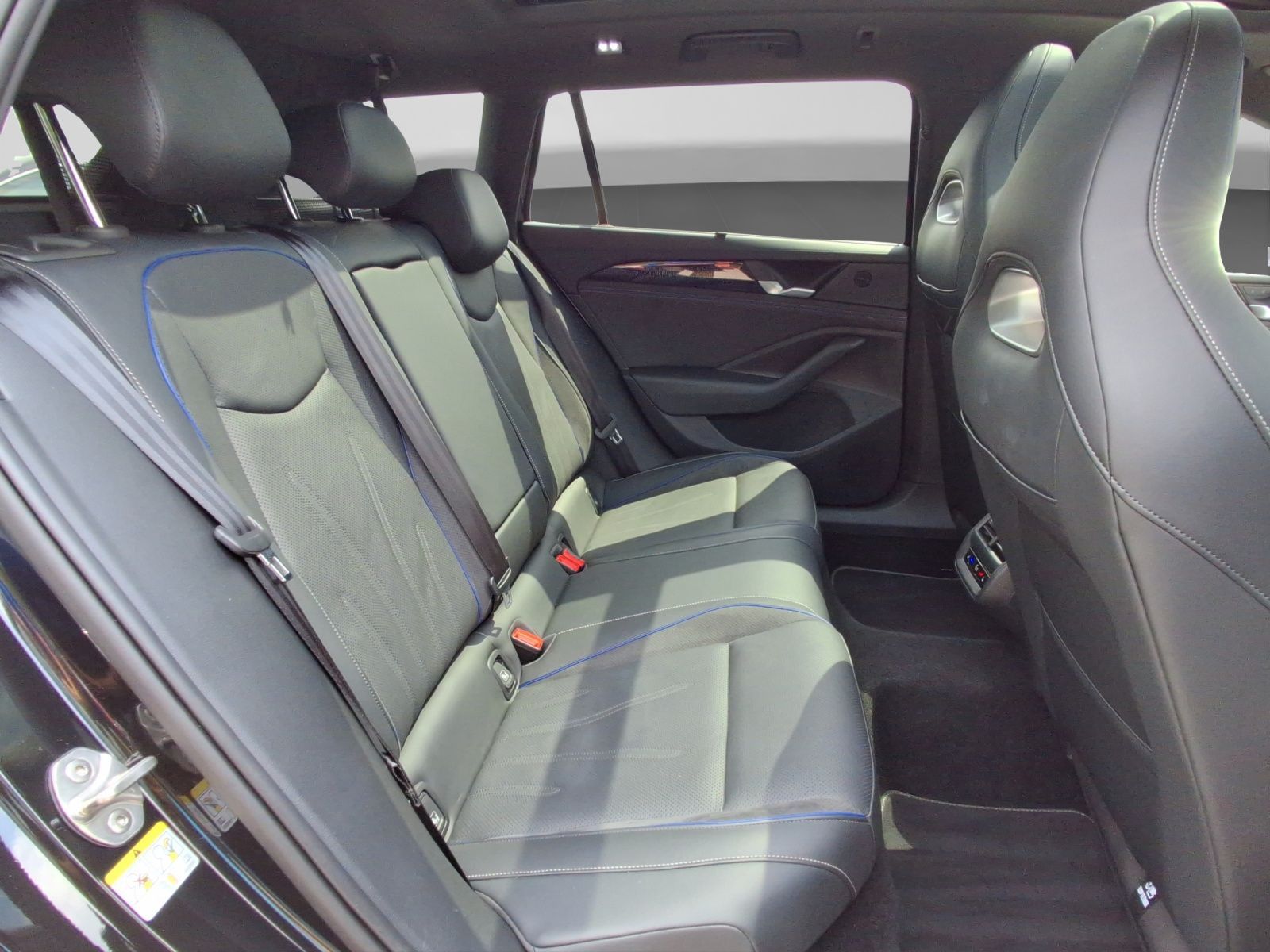 Volkswagen Passat Variant - Bild 6