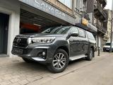 Toyota Hilux - graue Toyota Hilux