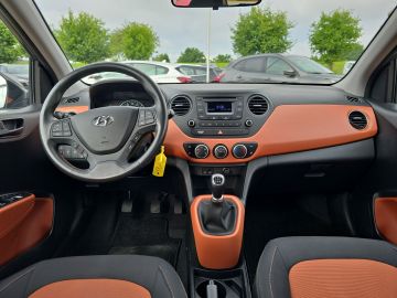 Bild 11 Hyundai i10 Intro Edition 1.2 SHZ LenkradHZG Alarm Tel.-