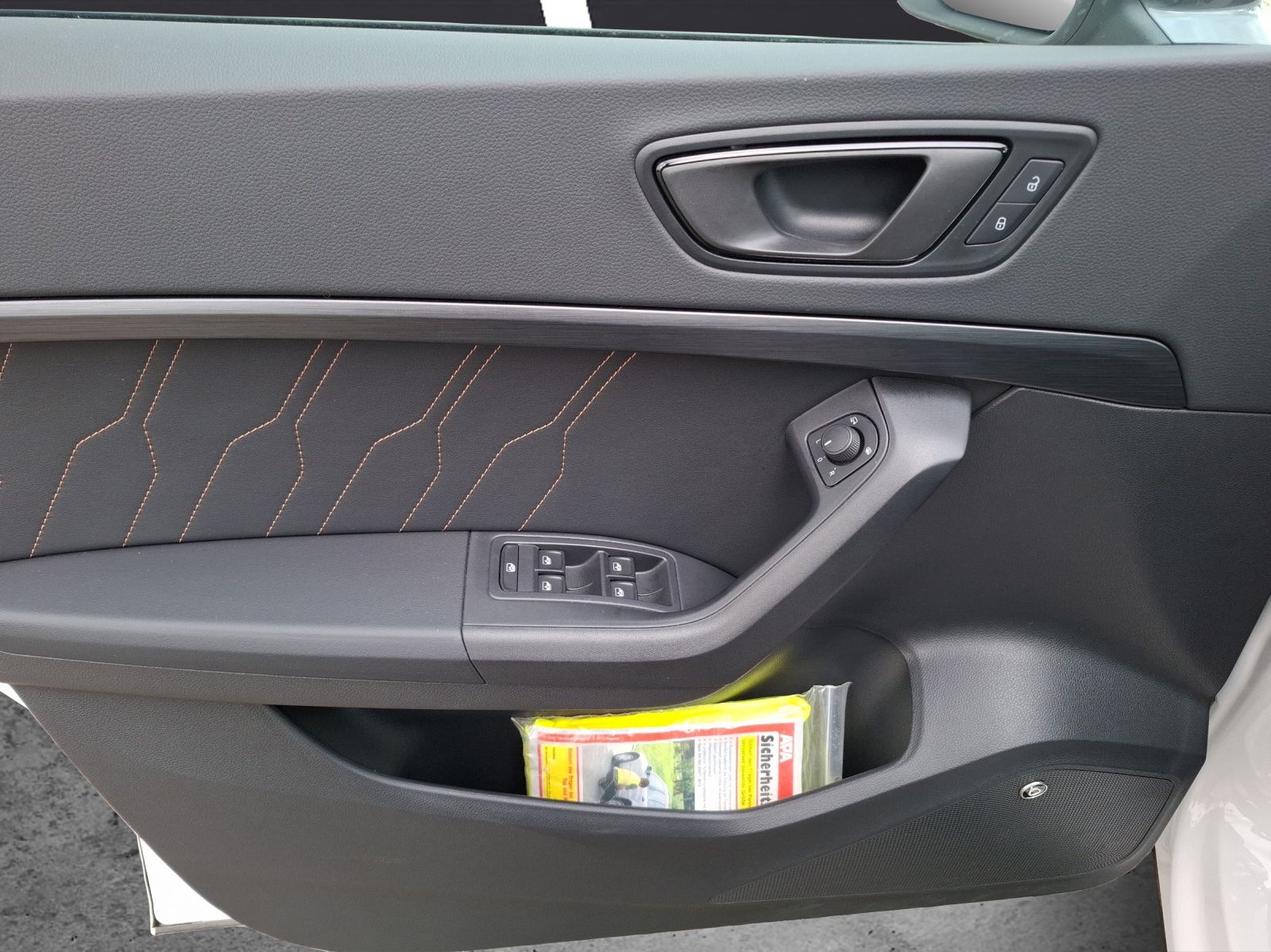 Fahrzeugabbildung SEAT Ateca VZ DSG 4Drive LED Navi AID ACC beats Park-