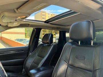 Jeep Grand Cherokee - 12