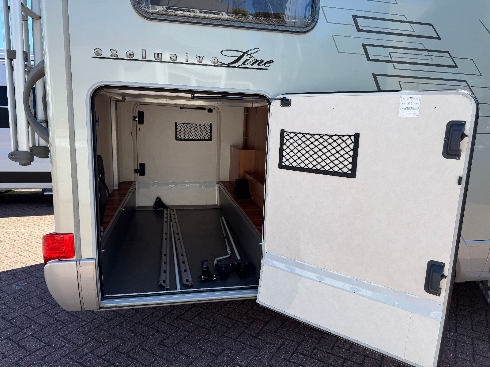 Fahrzeugabbildung HYMER / ERIBA / HYMERCAR T 614 CL 2X2 EXCLUSIVE LINE DUCATO MAXI SOLAR 1H