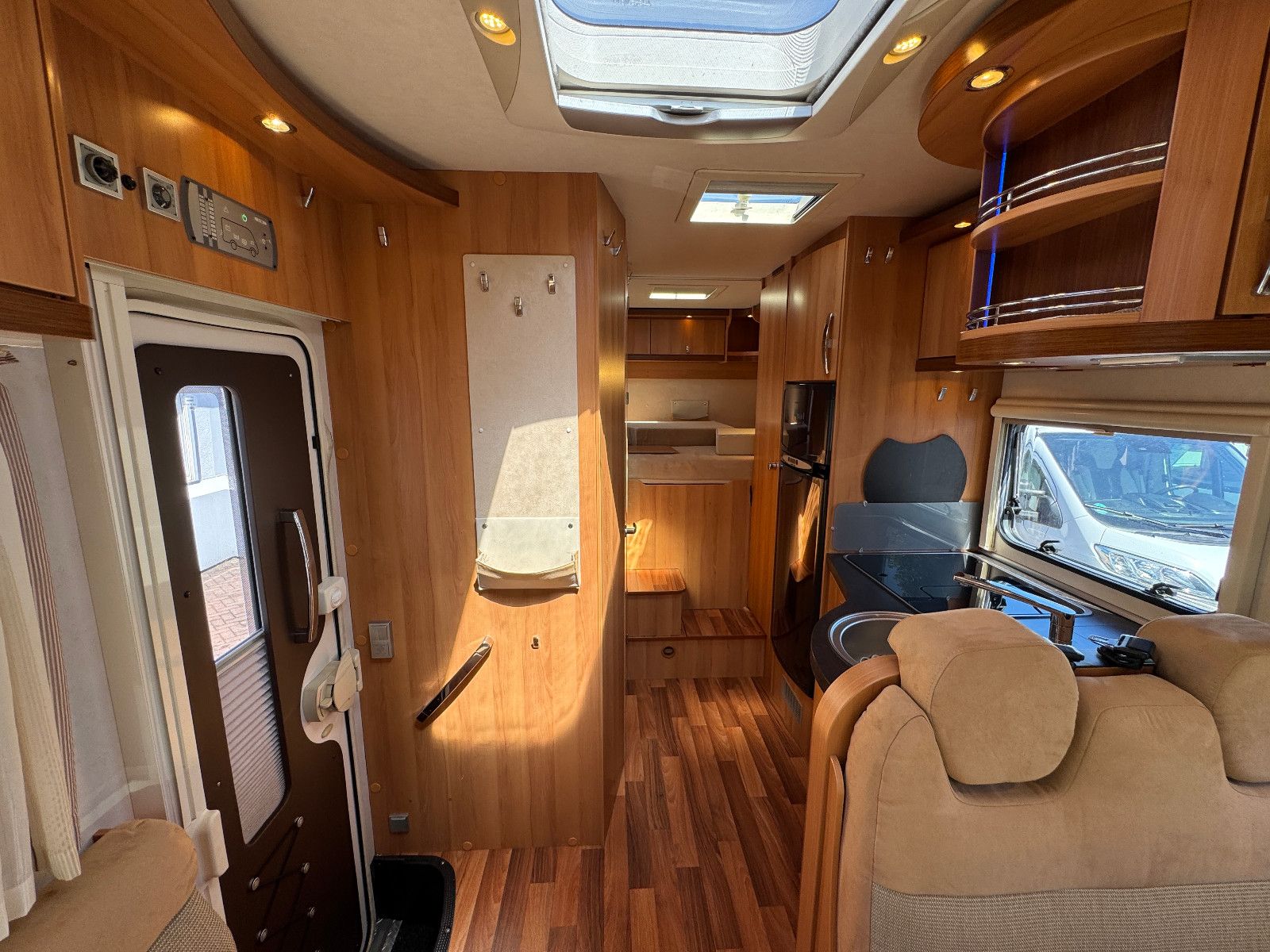 Fahrzeugabbildung HYMER / ERIBA / HYMERCAR T 614 CL 2X2 EXCLUSIVE LINE DUCATO MAXI SOLAR 1H