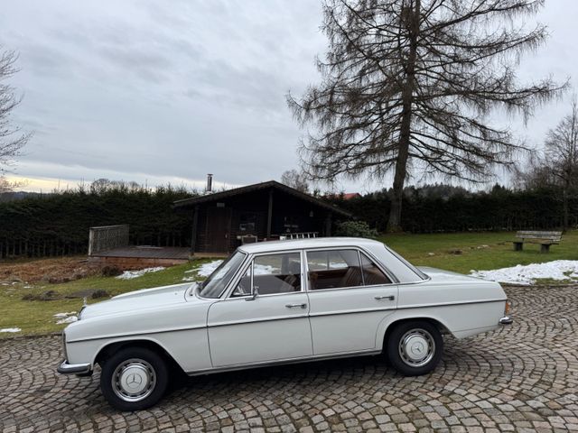 Mercedes-Benz 220 Strich8 mit H Kennzeichen viele Neuteile!