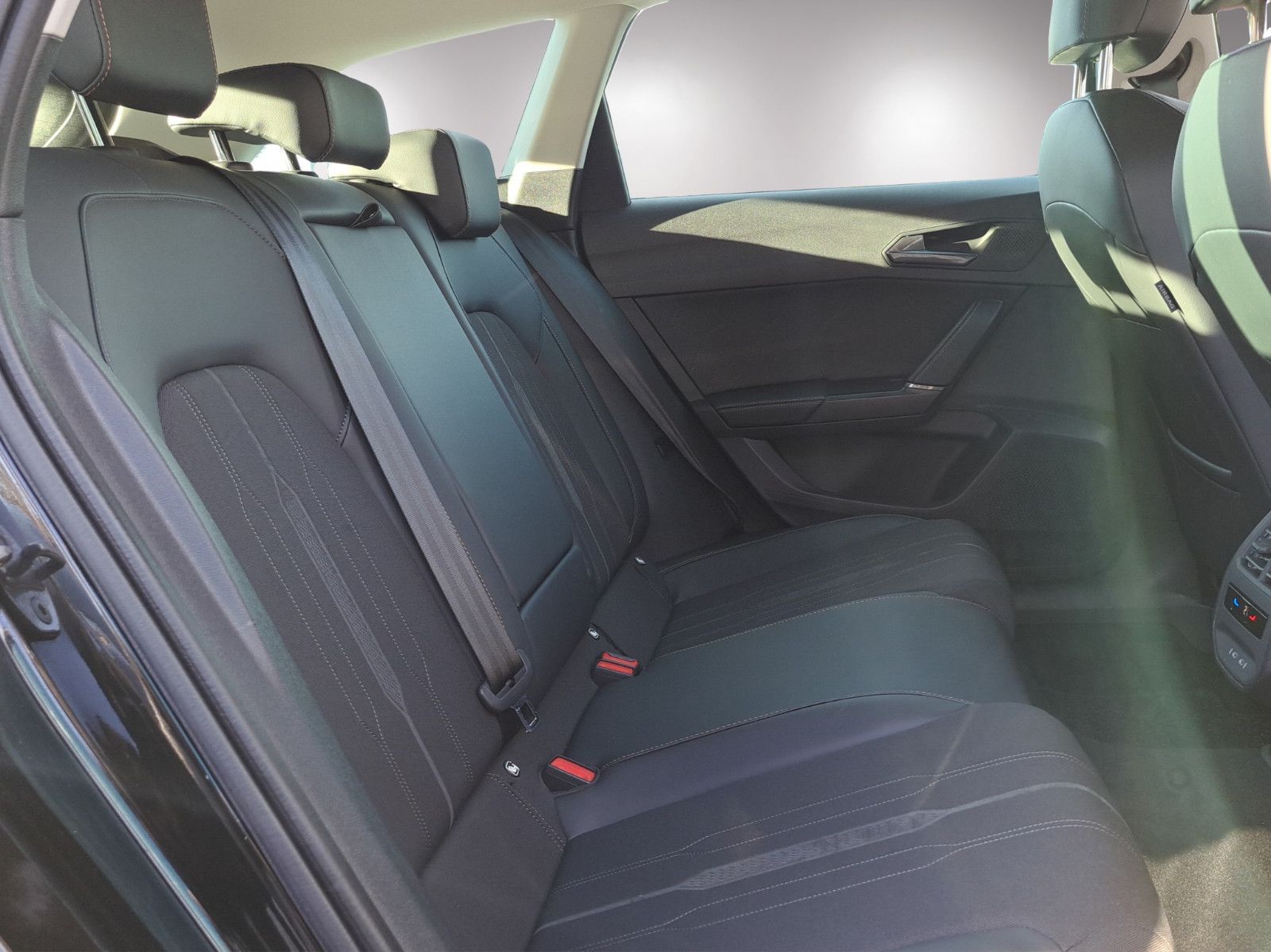 Leon Sportstourer 1.5 eTSI DSG Navi Kamera