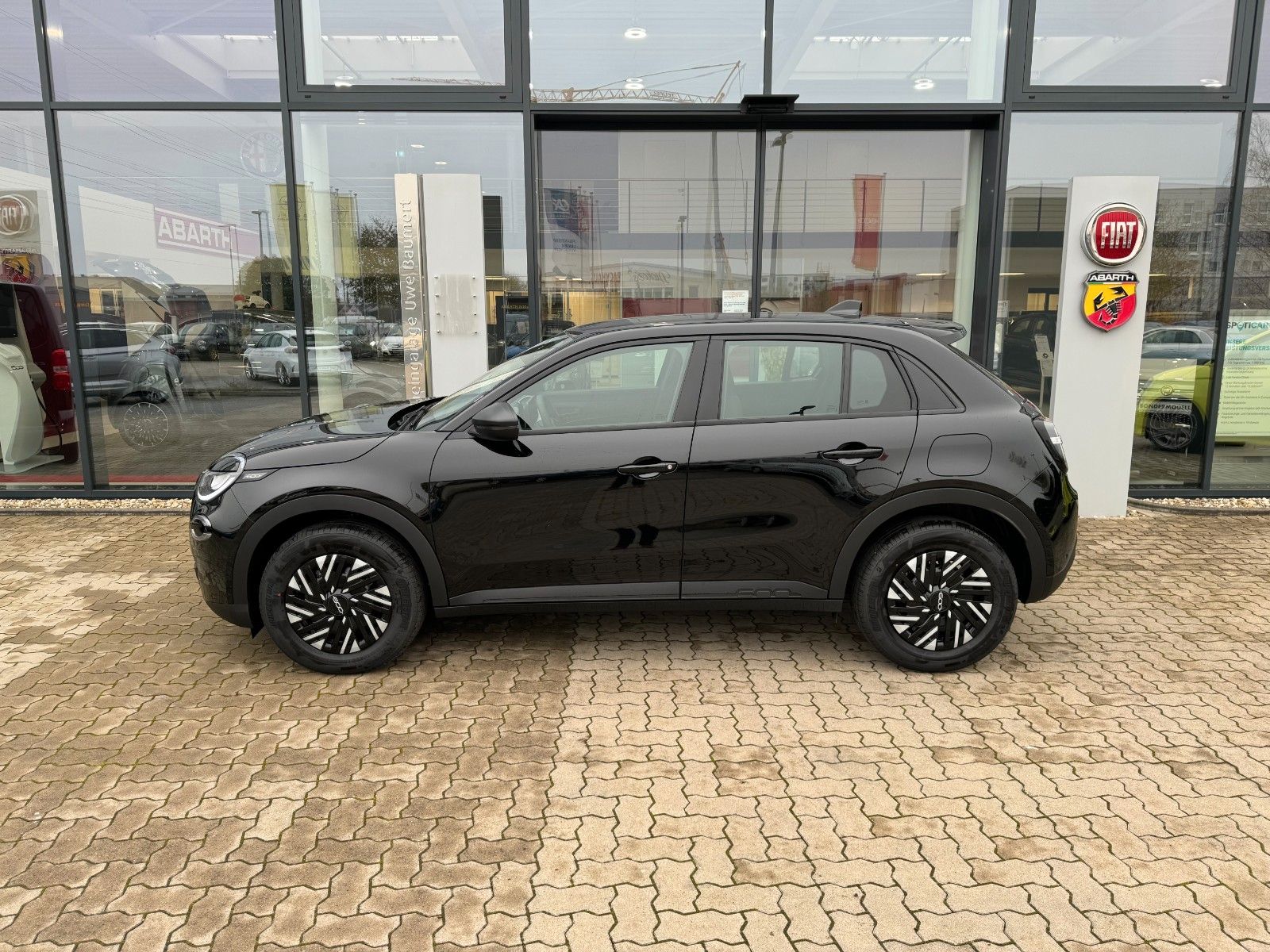 Fiat 600 Hybrid  DCT_LED_Parksensoren_Sitzheizung_ imagem 3