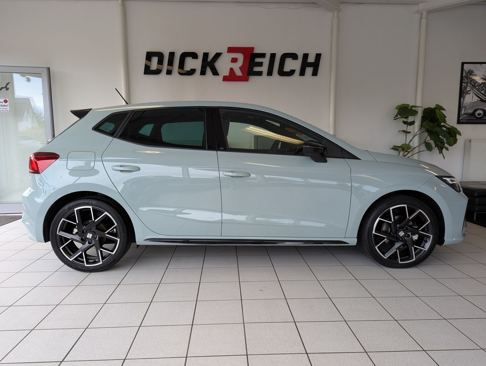 Fahrzeugabbildung SEAT Ibiza 1.5 TSI FR Black Edition Pano ACC Cam 18"