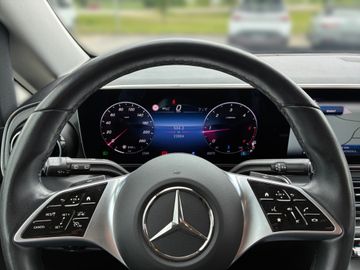 Mercedes V 220 - 11