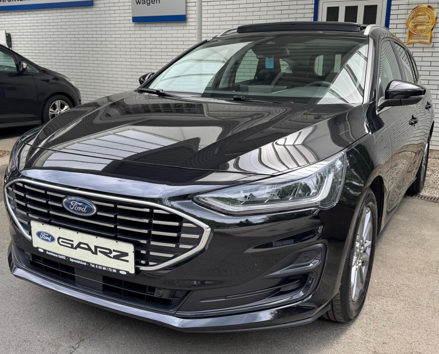 Ford Focus Turnier Titanium *Panorama*B&O*AHK*LED*