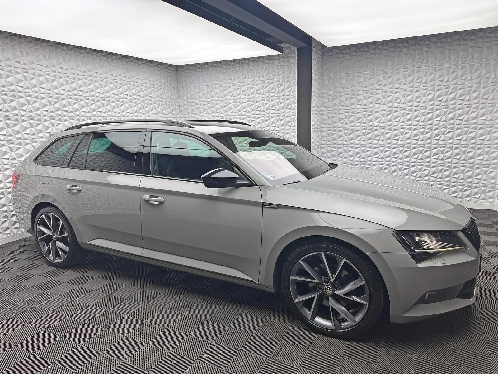 Fahrzeugabbildung SKODA Superb Sportline 2.0 TDI/BLACK-EDITION/PANO/VIRT