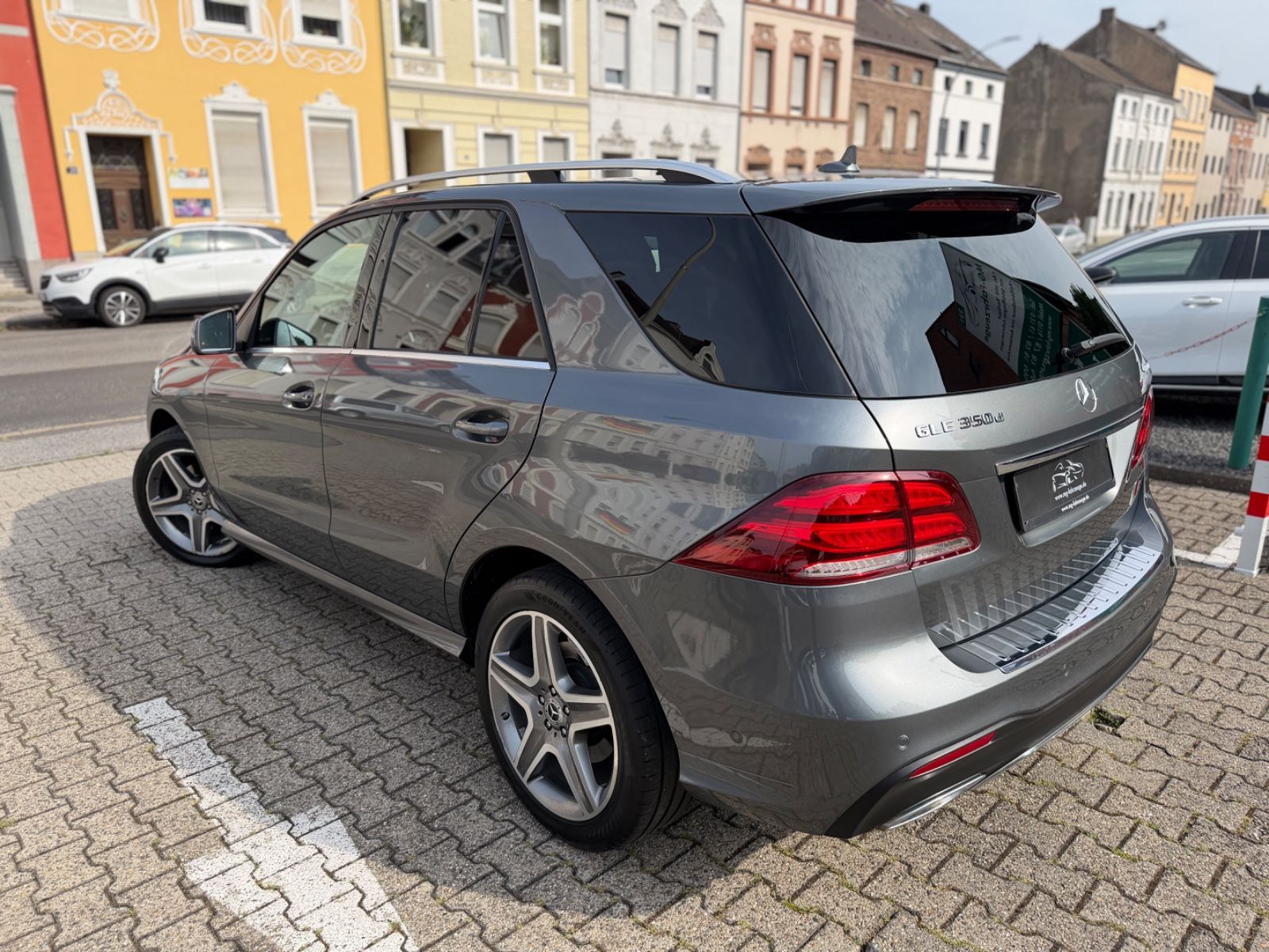 Fahrzeugabbildung Mercedes-Benz GLE 350 d 4Matic AMG LINE NEUER MOTOR VOLLAUSST.
