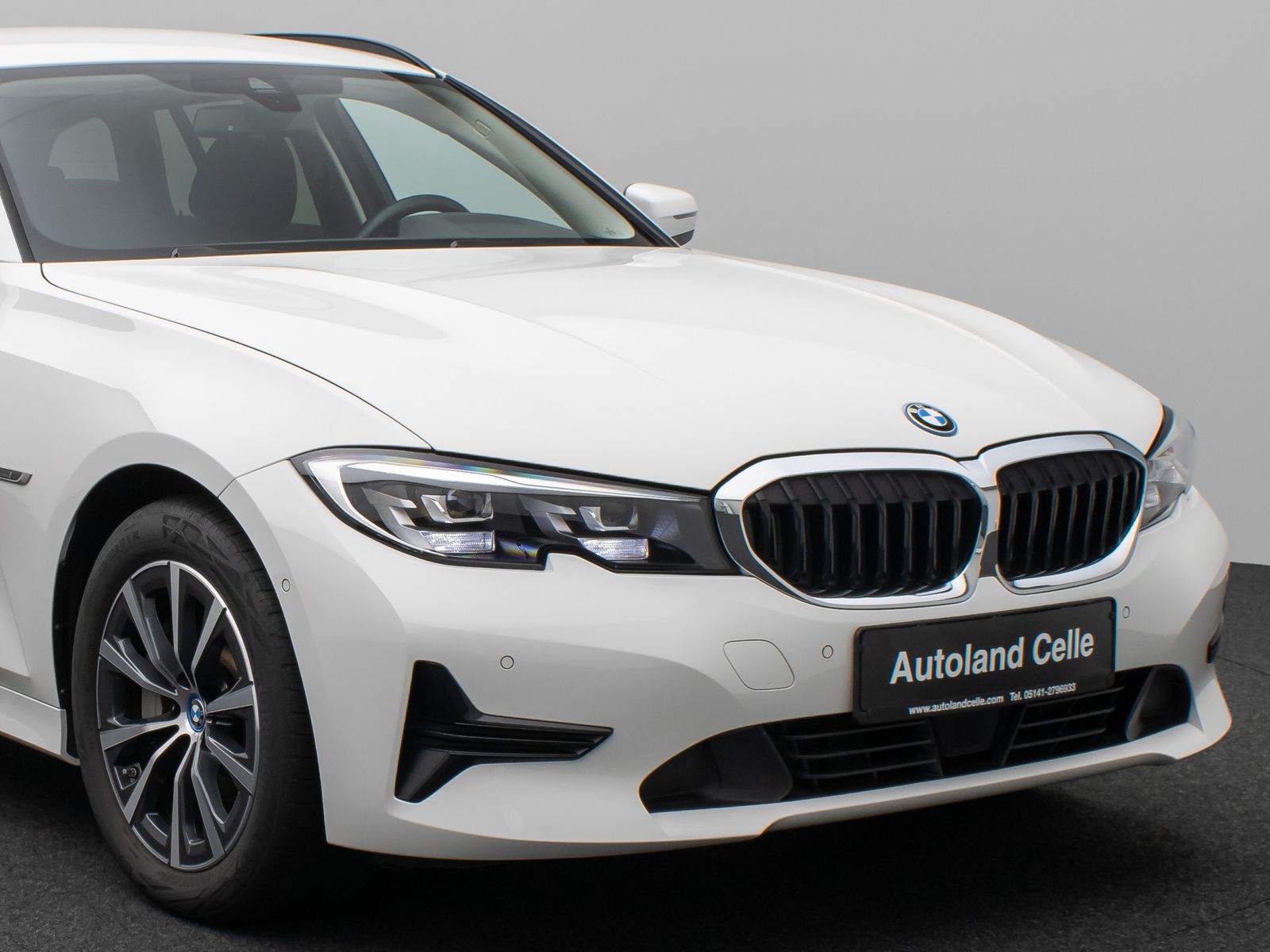 Fahrzeugabbildung BMW 330e DAB CockPitPr Lenkrhz PDC Stop&Go Alarm AHK