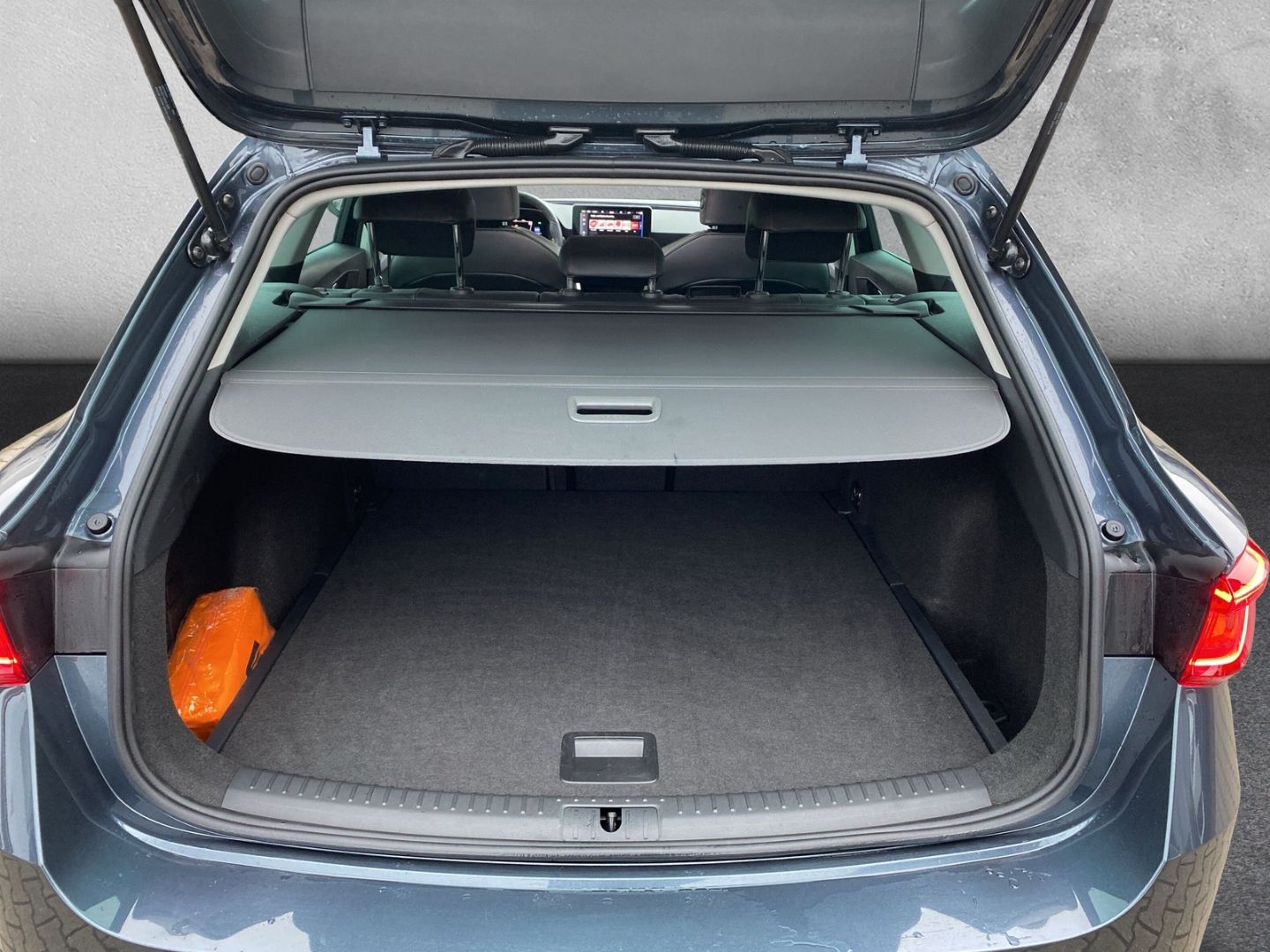 Fahrzeugabbildung SEAT Leon Sportstourer FR 2.0 TDI EU6d Navi digitales