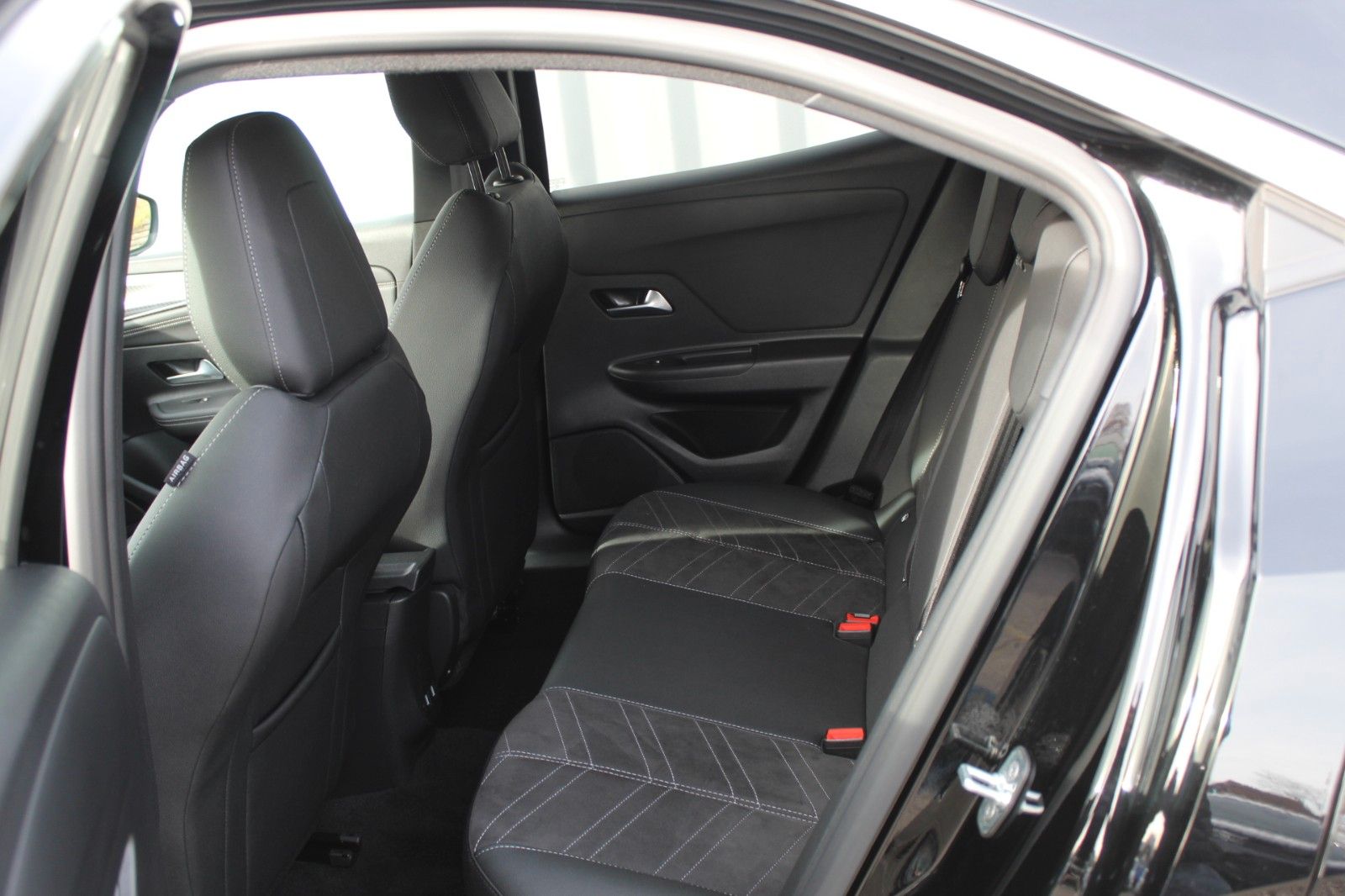 Fahrzeugabbildung Opel Mokka Ultimate*Black-Line*SHZ*LHZ*Navi*RFK