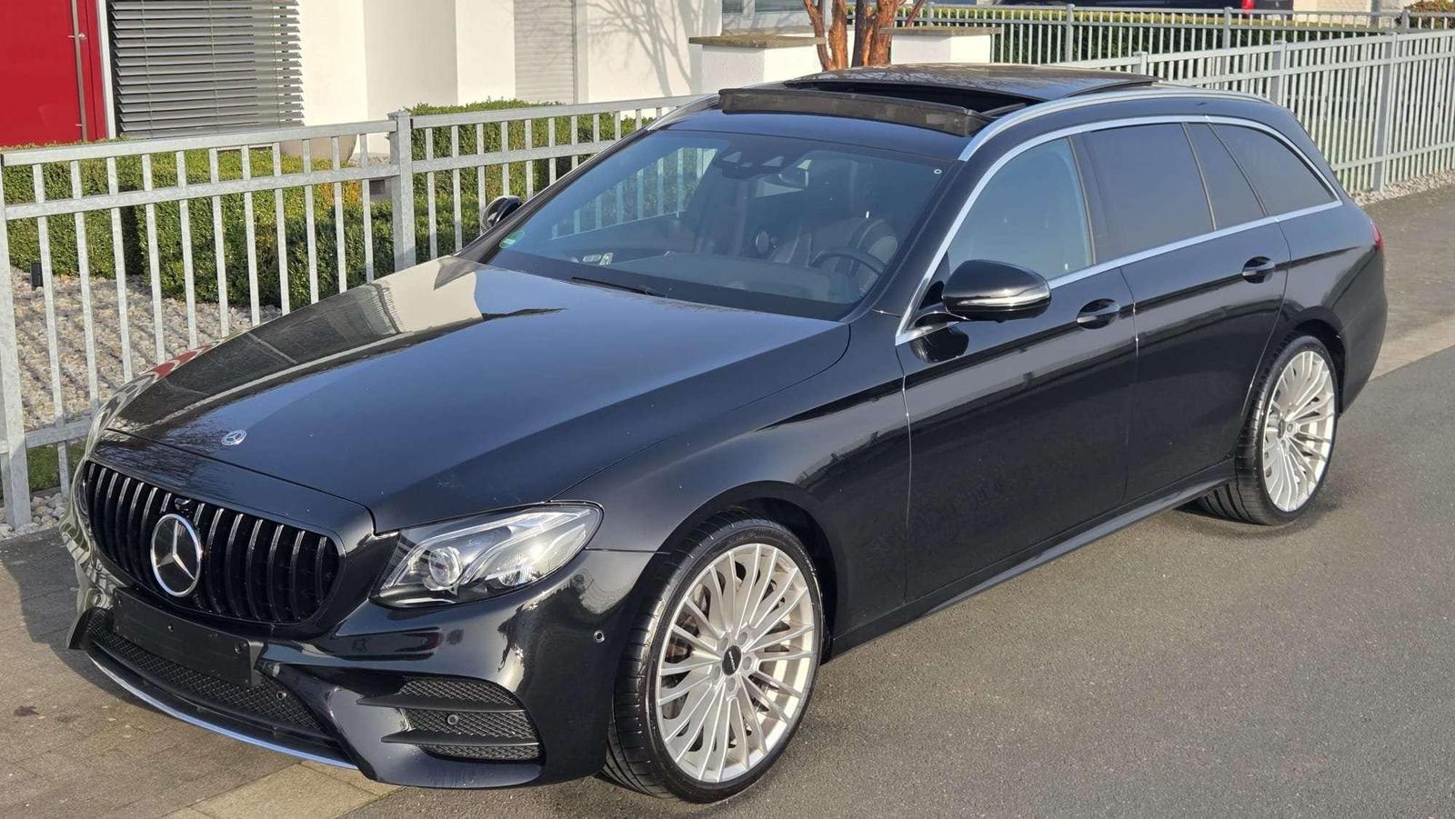 Mercedes-Benz E 220 E 220 d 4Matic AMG Headup Pano Burmester