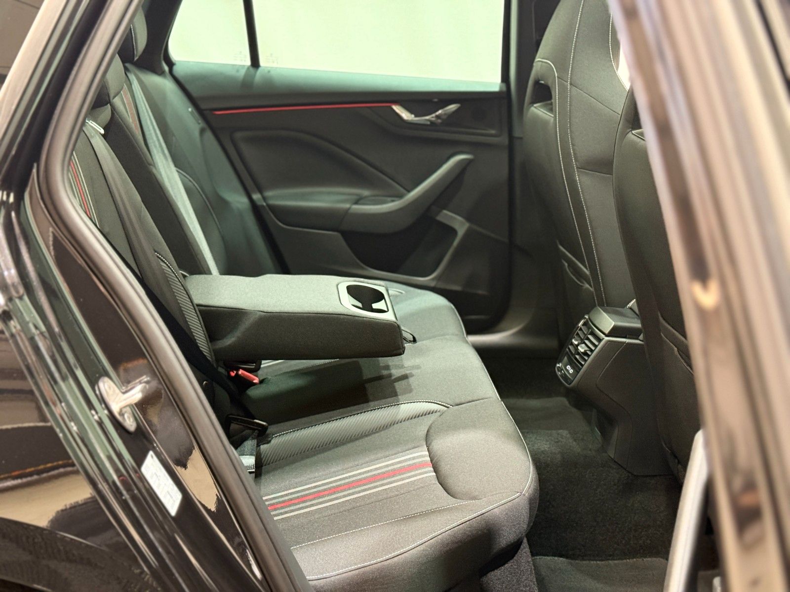Fahrzeugabbildung SKODA Kamiq Monte Carlo / DSG / Matrix / Navi / AHK