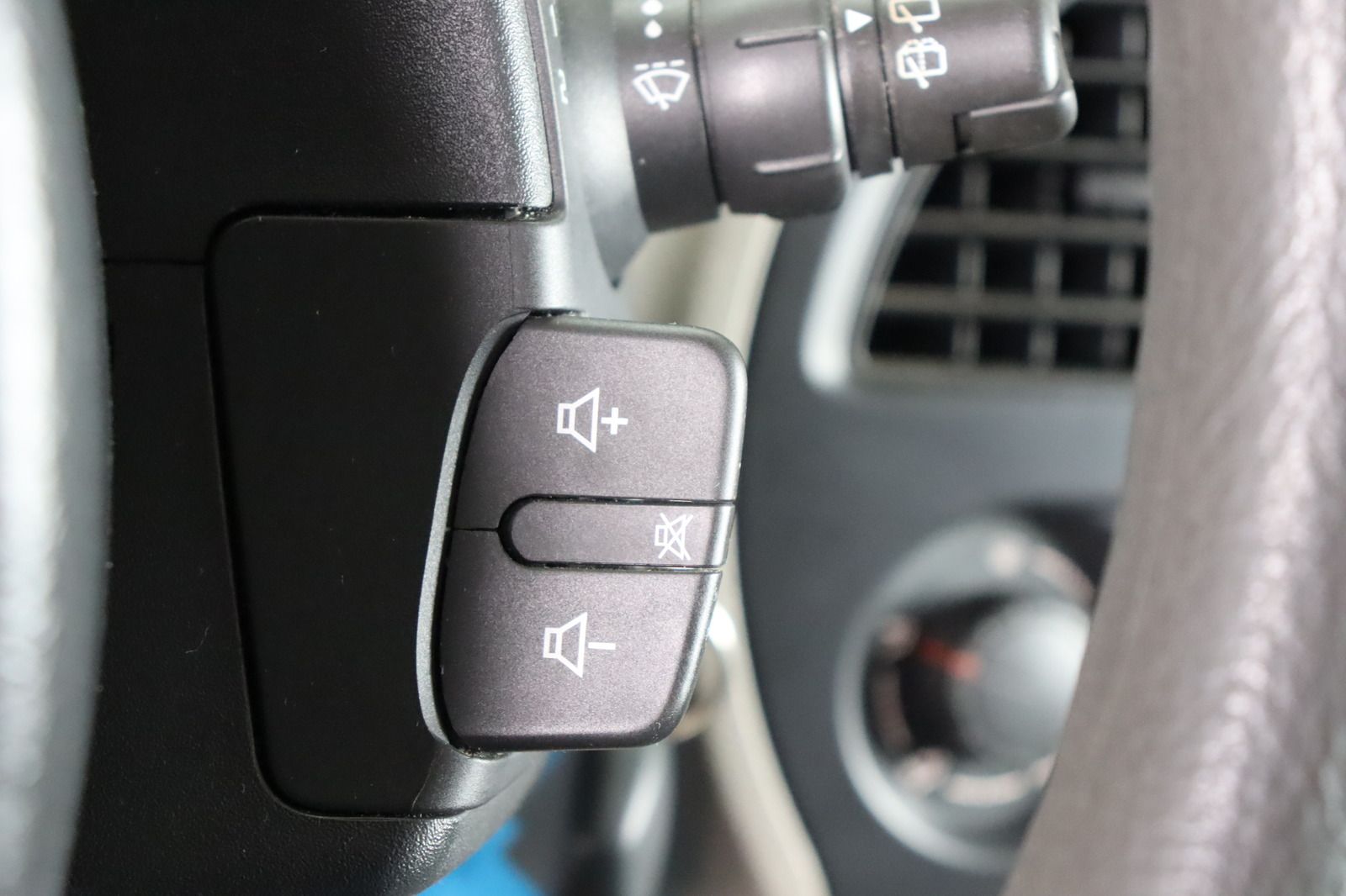 Fahrzeugabbildung Renault Modus 1.2 16V * HU/AU bis 09.26 * 8-fach *