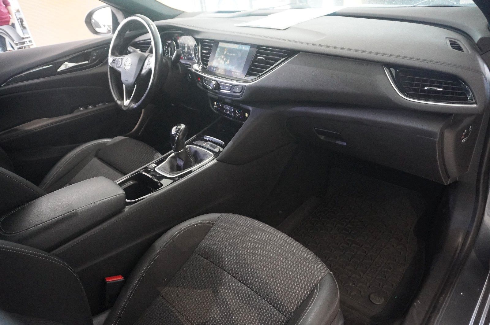Fahrzeugabbildung Opel Insignia B ST 2.0D INNOV. NAVI/LED/KAMERA/AHK