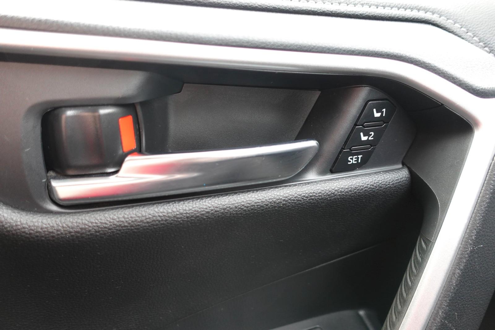 Toyota RAV 4 2.5 Hybrid Lounge Allrad 5J Garantie