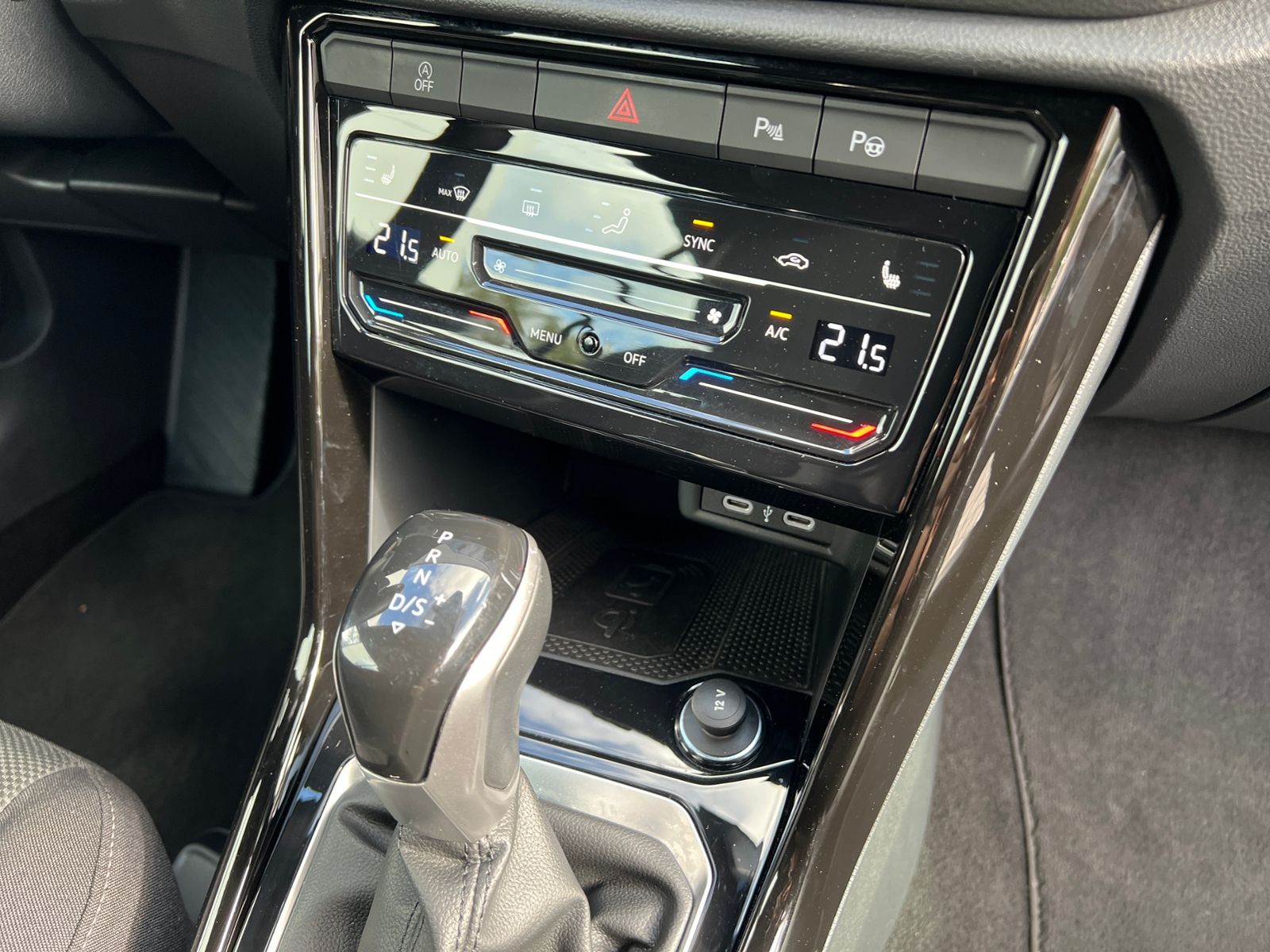 Fahrzeugabbildung Volkswagen T-Roc Cabriolet Style 1.5 TSI DSG *AHK, LED, Bla