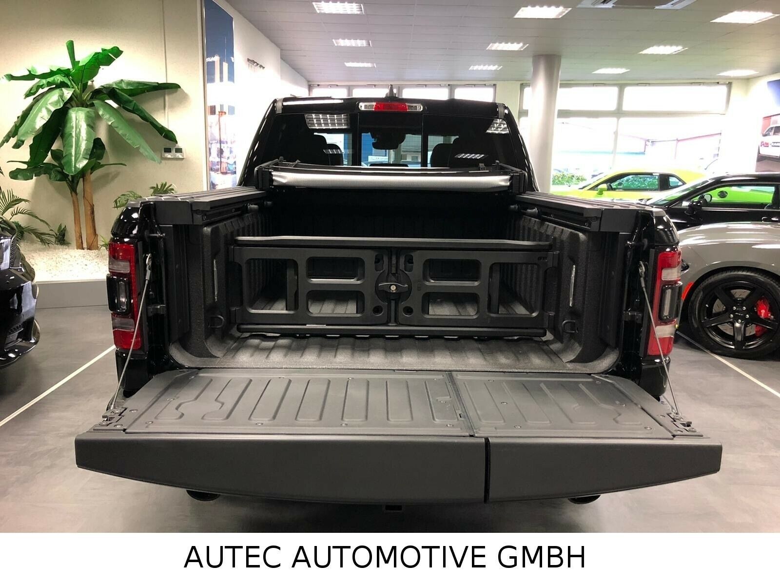 Fahrzeugabbildung Dodge LIMITED NIGHT RAMBOX-TAILGATE-HUD-360°-LPG PRINS