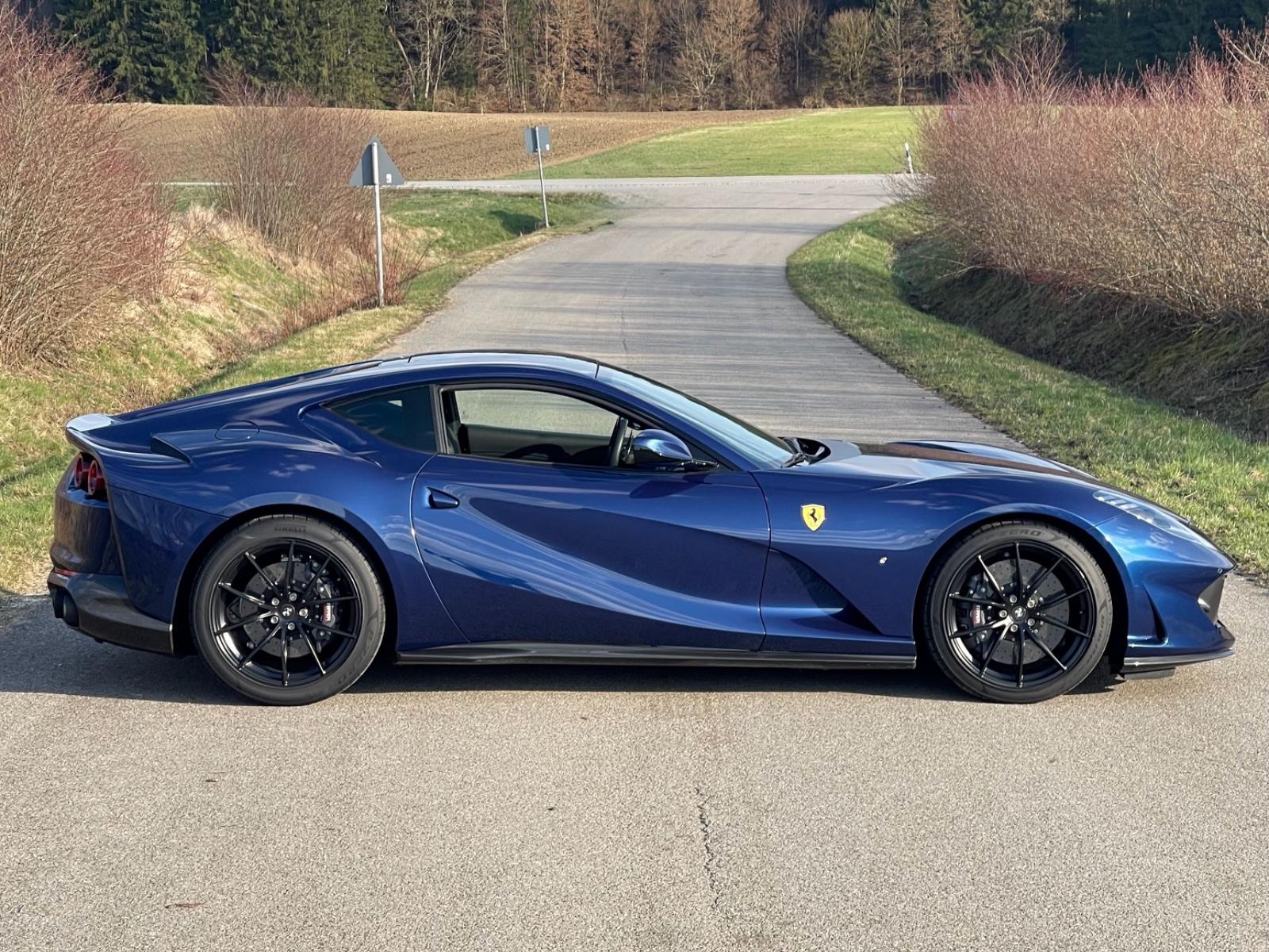 Ferrari 812 Superfast*1. HAND*LIFT*RACINGSITZE*CARBON*