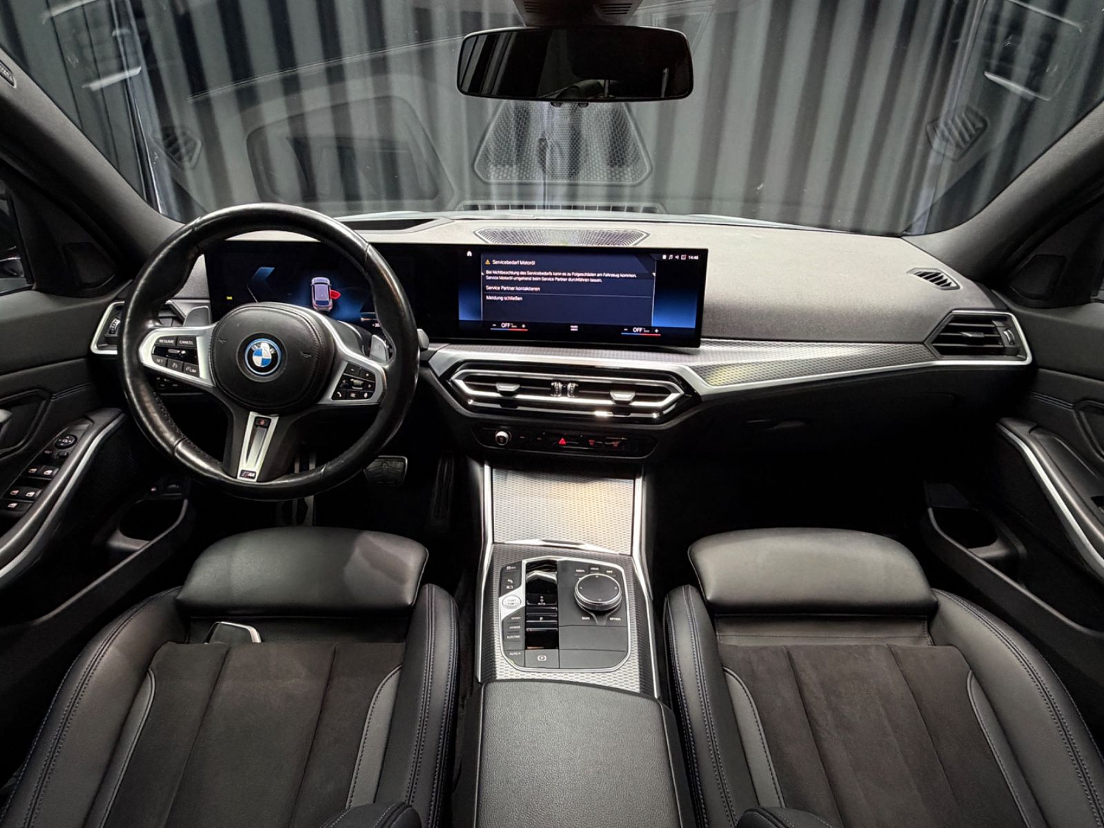 Fahrzeugabbildung BMW 330e Touring M Sport|HEAD-UP|NAVI|HIFI|WIDESCREE