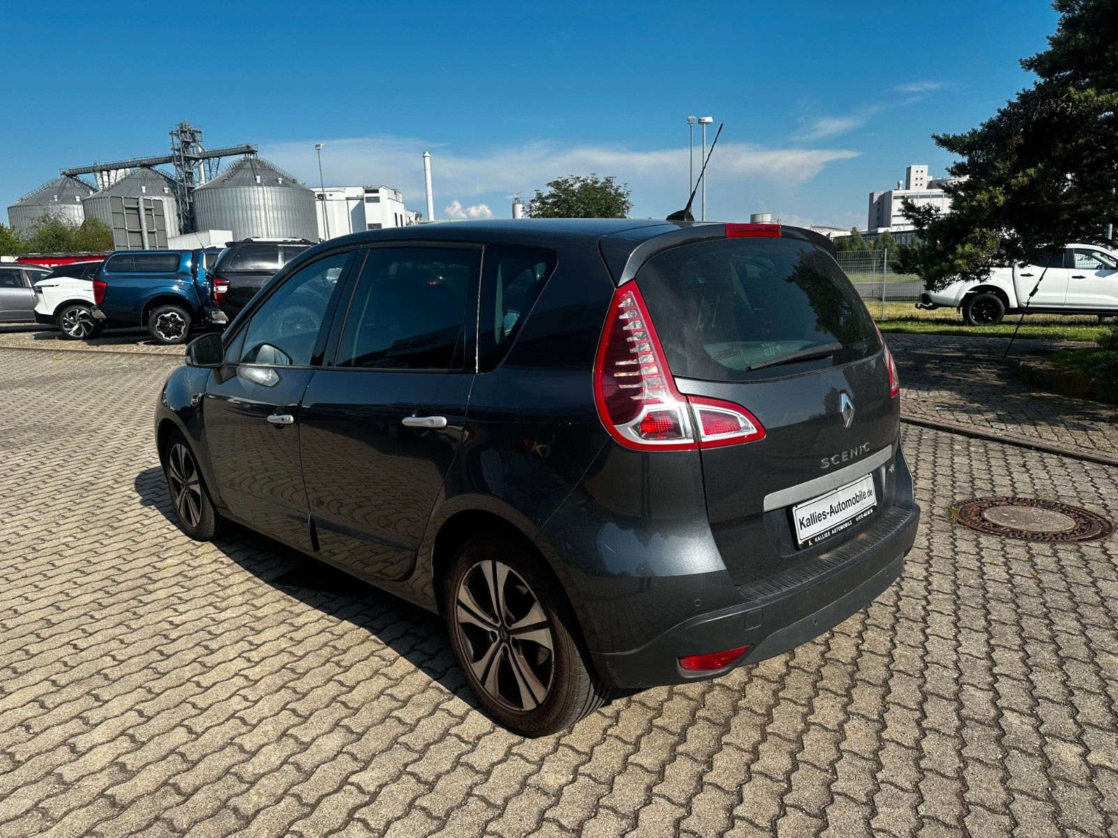 Fahrzeugabbildung Renault Scenic III BOSE / Teilleder / Klimaaut./ Navi.