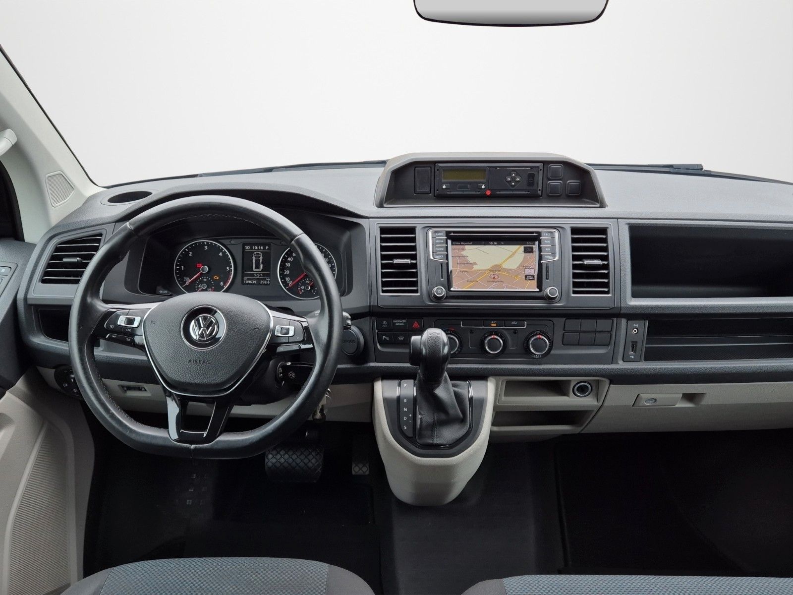 Fahrzeugabbildung Volkswagen T6 TRANSPORTER 2.0 TDI LR DSG NAVI KAM AHK ALLWE