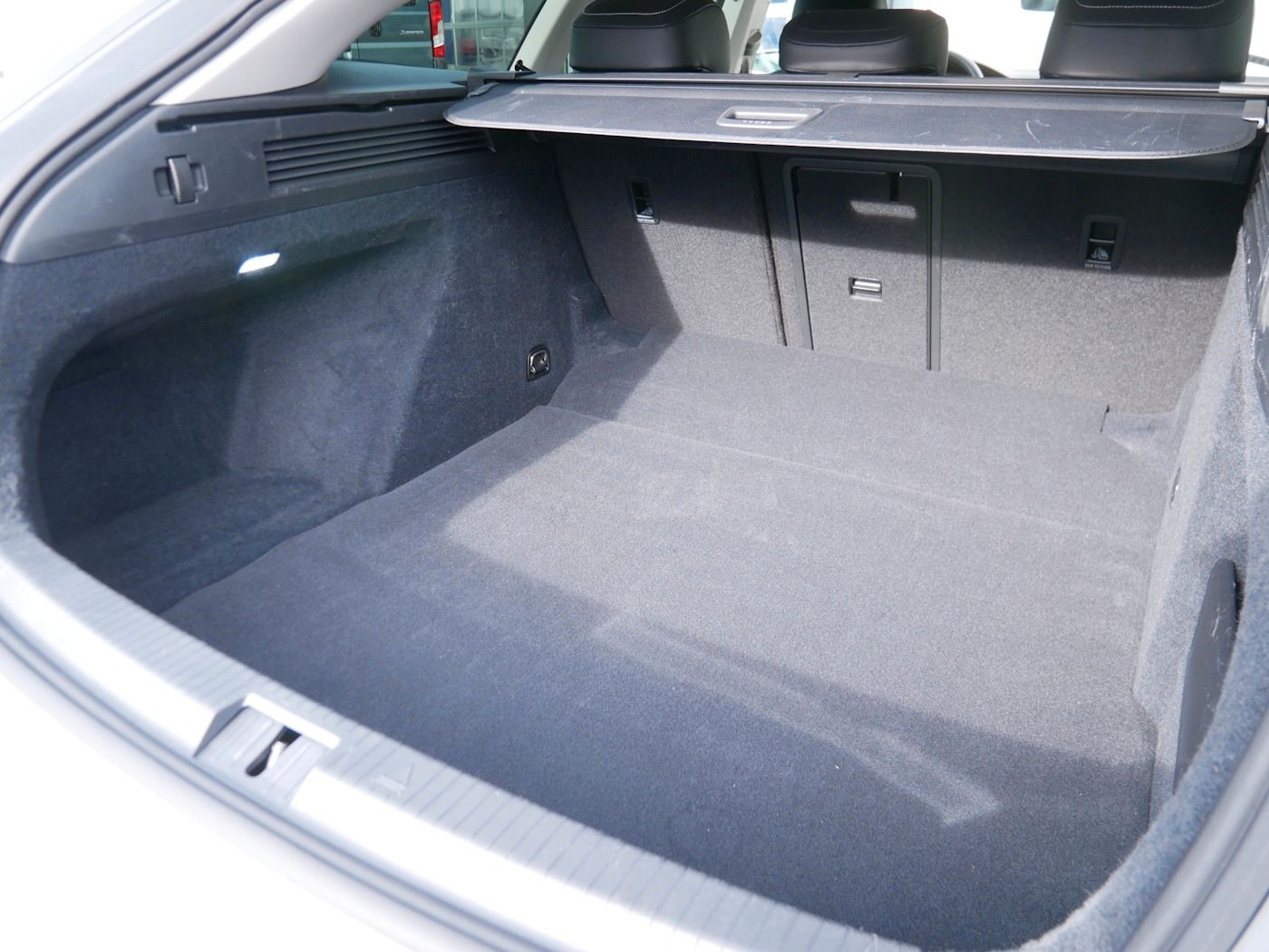 Fahrzeugabbildung Volkswagen Arteon SB 2.0 Elegance NEU60T DSG AHK Matrix KAM