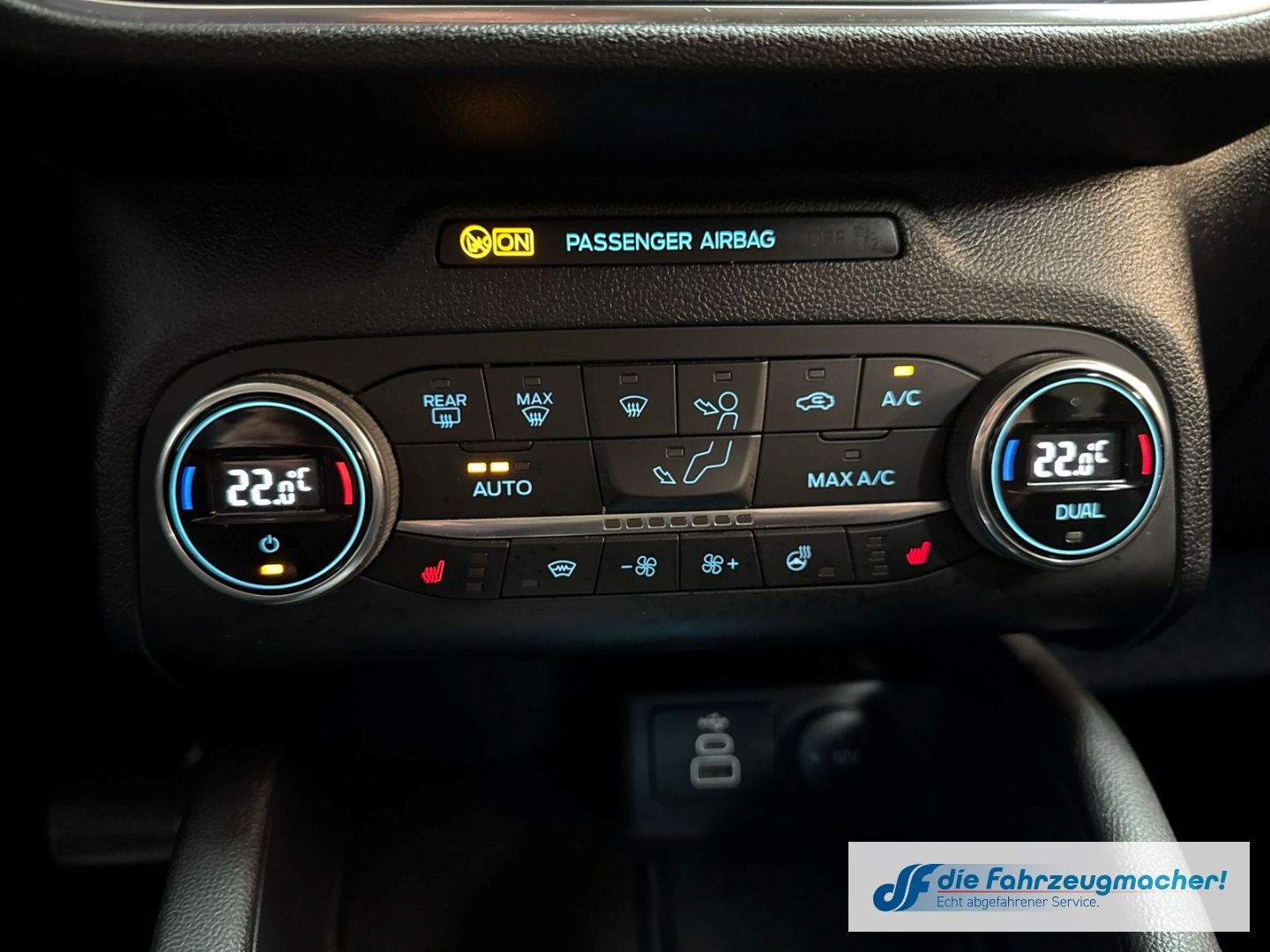 Fahrzeugabbildung Ford Kuga Titanium X HUD Navi Digitales Cockpit Sound