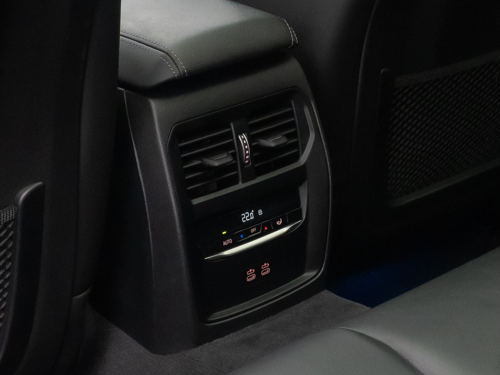 Fahrzeugabbildung BMW 330e M Sport DAB HiFi Laser HUD Panorama AHK 19"