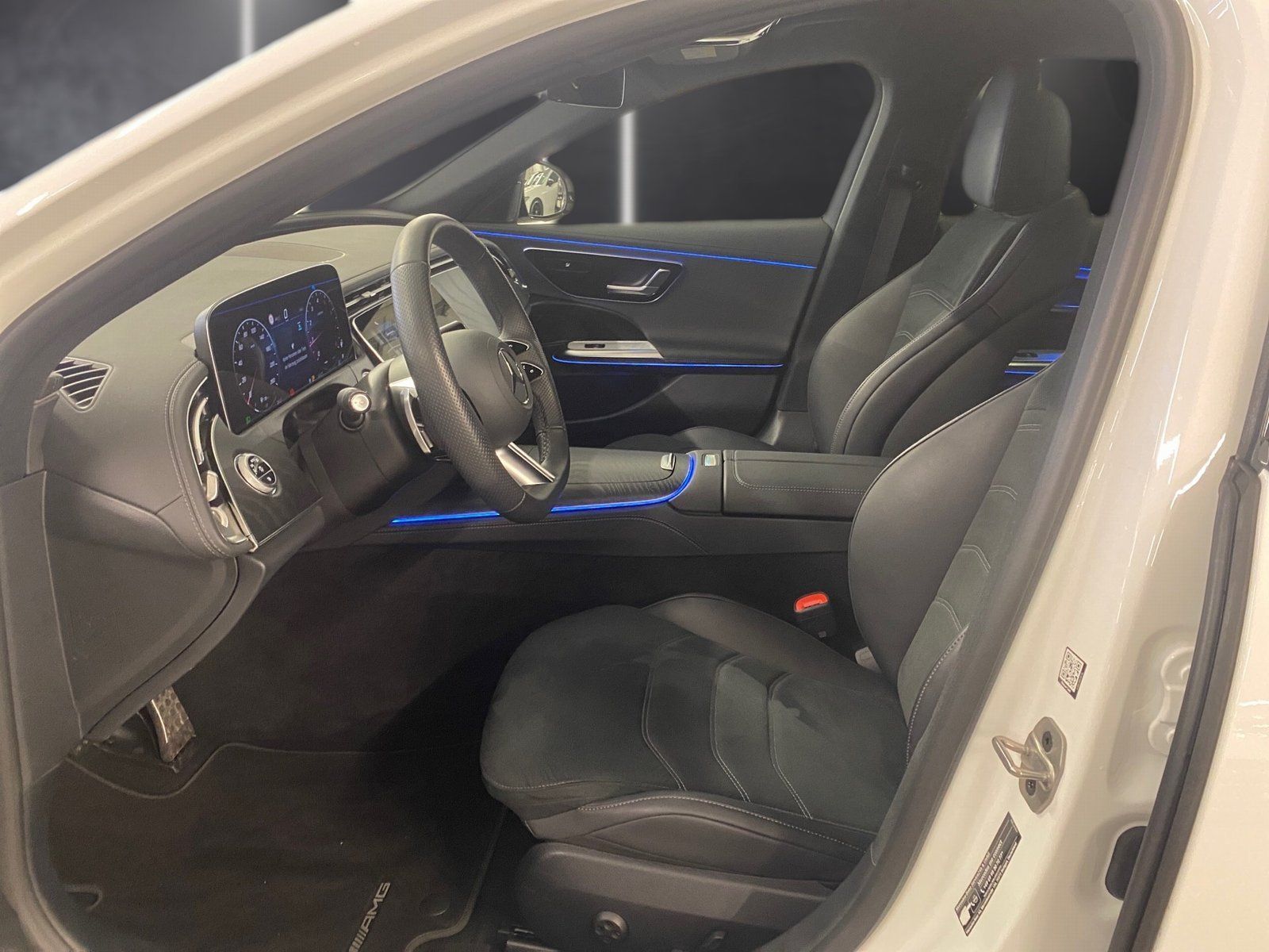 Fahrzeugabbildung Mercedes-Benz E 200 T AMG*AHK*Night*Distro*Totwink*LED*CarPlay