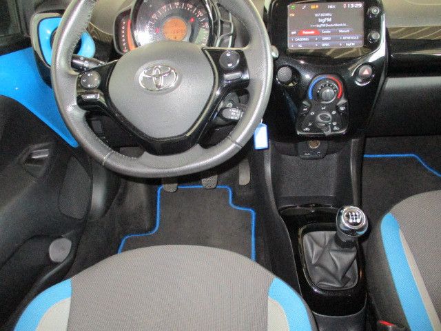 Fahrzeugabbildung Toyota AYGO x-cite 5-Türer