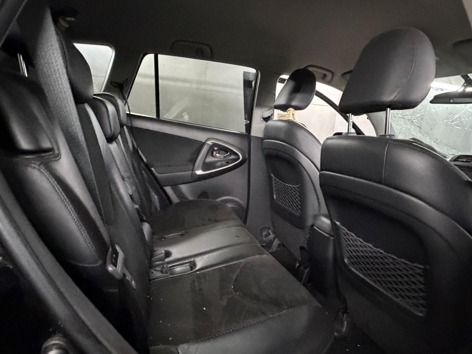 Toyota RAV4 2012 — photo 12