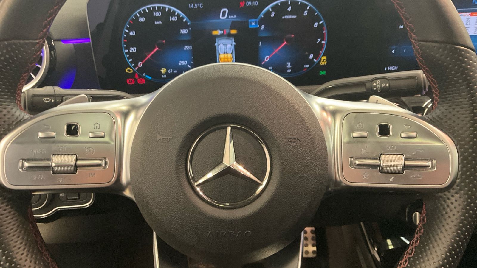 Fahrzeugabbildung Mercedes-Benz A 200 AMG-Line Pano Night Tempomat Kamera Ambi.