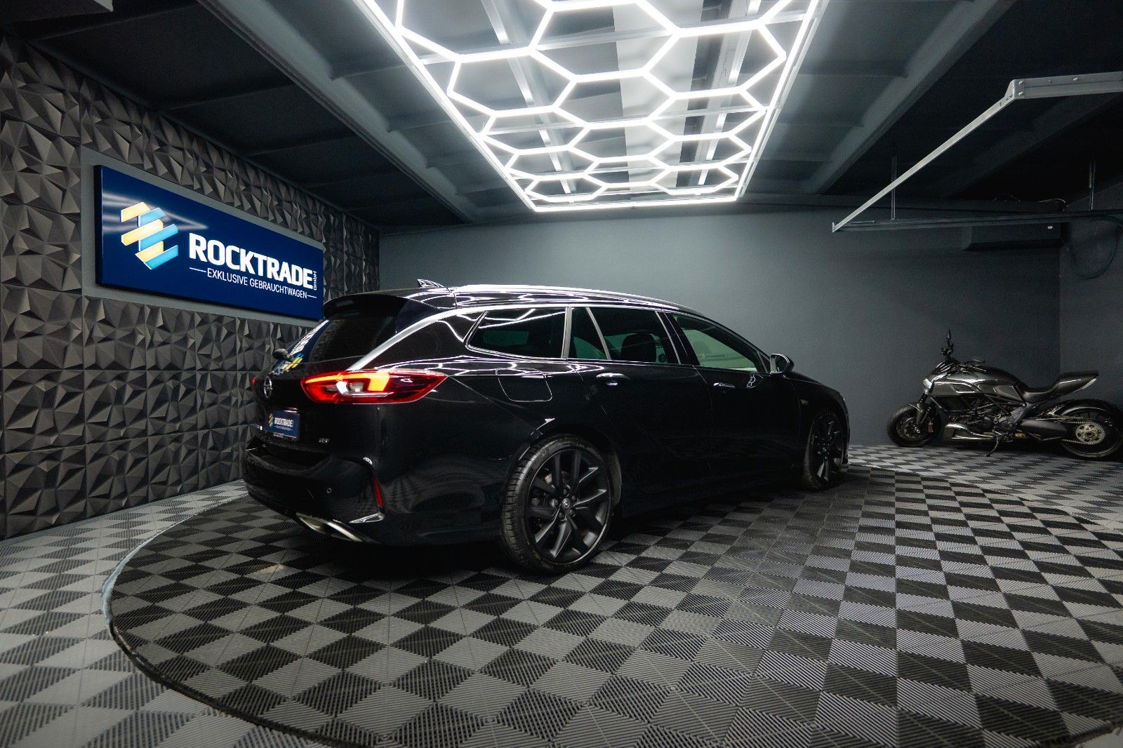 Fahrzeugabbildung Opel Insignia B Sports Tourer GSi 4x4 *ACC*LED*HU*DAB